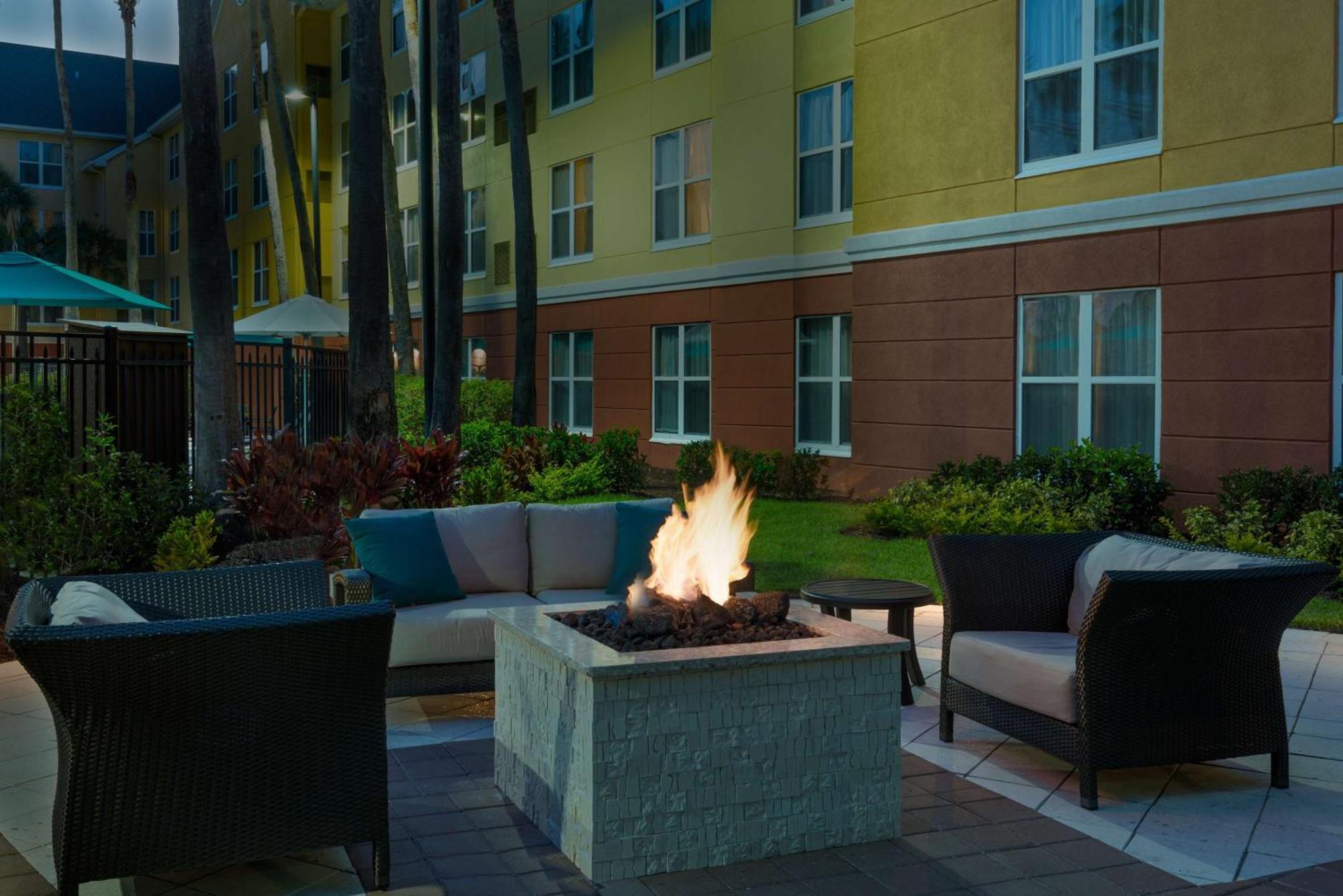 Homewood Suites By Hilton Orlando-Ucf Area Alafaya Bagian luar foto